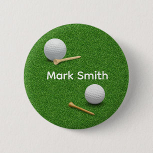 Badge Rond 5 Cm Balle de golf et tee sur bouton d'herbe verte