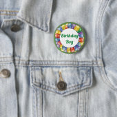 Badge Rond 5 Cm Ballons pour garçons d'anniversaire Bleu Jaune Ver (En situation)