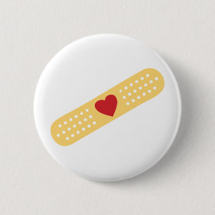 Badge Rond 5 Cm Bande-Aide avec un coeur rouge