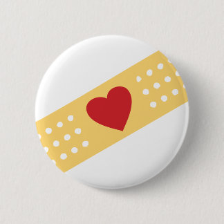 Badge Rond 5 Cm Bande-Aide avec un coeur rouge