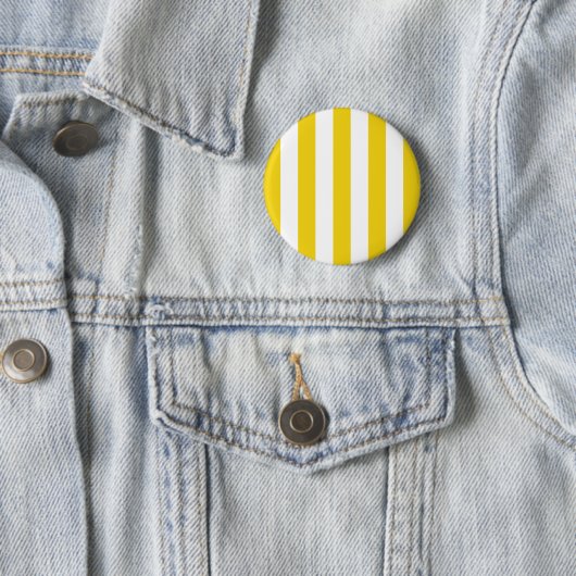 Badge Rond 5 Cm Bandes Jaunes, Blancs, Motif rayé (En situation)