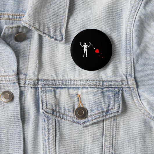 Badge Rond 5 Cm Barbe noire Jolly roger Drapeau Pirate Squelette H (En situation)