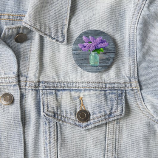 Badge Rond 5 Cm Belles Lilacs En Mason Jar Rustique (En situation)