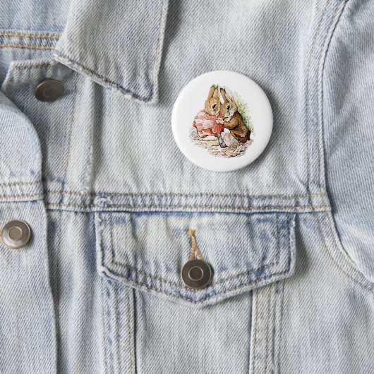 Badge Rond 5 Cm Benjamin Bunny est tombé sur Peter Rabbit (En situation)