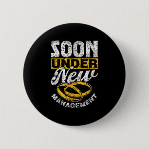 Badge Rond 5 Cm Bientôt sous la nouvelle équipe de gestion Groom P