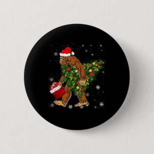 Badge Rond 5 Cm Bigfoot portant Noël Arbre Sasquatch Croyant
