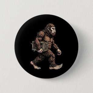Badge Rond 5 Cm Bigfoot portant une caisse de poulet Ferme de Sasq
