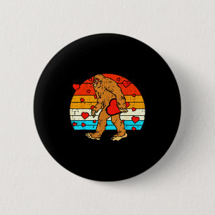 Badge Rond 5 Cm Bigfoot Sasquatch Rétro Cœur Drôle de Saint-Valent