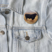 Badge Rond 5 Cm Black Angus Steer Grazing with its Herd (En situation)