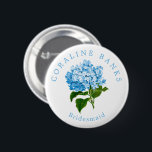 Badge Rond 5 Cm Blue Hydrangea Mariage Party Bridesmaid<br><div class="desc">Aidez votre fête de mariage à se connaître avec ces boutons joliment simples et amusants portatifs avec texte de nom facile à customiser, élégant, voûté le rôle de titre qu'ils joueront le jour de votre mariage. Le texte chic encercle une illustration ancienne d'une fleur d'hortensia bleu français dans un joli...</div>