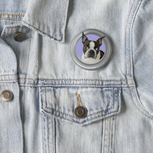 BADGE ROND 5 CM BOSTON TERRIER-BUTTON (En situation)