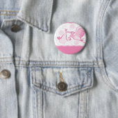 Badge Rond 5 Cm Bouche rose avec bouton bébé (En situation)