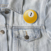 BADGE ROND 5 CM BOULE DE BILLARDS DU NUMÉRO UN (En situation)