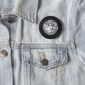 Badge Rond 5 Cm boule disco argent (En situation)