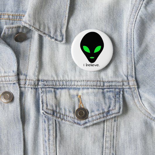 Badge Rond 5 Cm Bouton Alien (En situation)