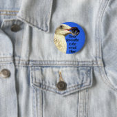 Badge Rond 5 Cm Bouton Attraper moi_ (En situation)