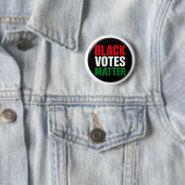 Badge Rond 5 Cm Bouton Black Votes Matter (En situation)