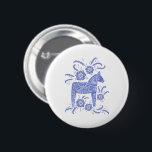 Badge Rond 5 Cm Bouton bleu et blanc du Dala suédois<br><div class="desc">Illustration traditionnelle suédoise Dala Horse en bleu indigo sur blanc.</div>