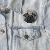 Badge Rond 5 Cm Bouton carlin - "Pugshot" (En situation)