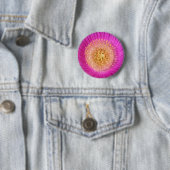 Badge Rond 5 Cm Bouton Centre Fleur Rose (En situation)