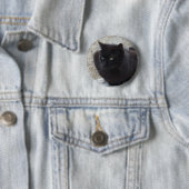 Badge Rond 5 Cm Bouton Chat noir (En situation)