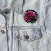 Badge Rond 5 Cm Bouton Dahlia violet (En situation)