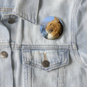Badge Rond 5 Cm Bouton de chat de cieux bleus (En situation)