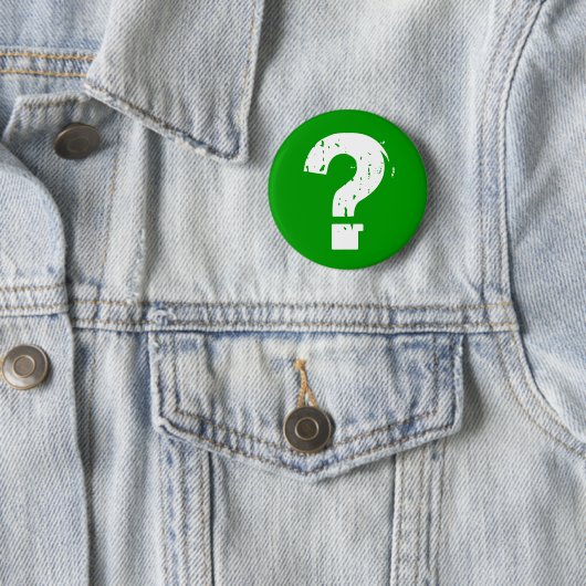 Badge Rond 5 Cm Bouton de point d'interrogation sur le vert (En situation)