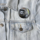 Badge Rond 5 Cm Bouton de regard de gorille (En situation)