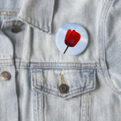 Badge Rond 5 Cm Bouton de Tulipe Rouge (En situation)