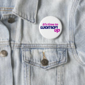 Badge Rond 5 Cm Bouton de WomanUp (En situation)