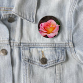 Badge Rond 5 Cm Bouton d'épingle Rose (En situation)