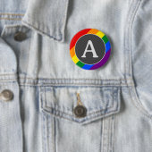 Badge Rond 5 Cm Bouton d'indicateur LGBT initial Rainbow Pride (En situation)