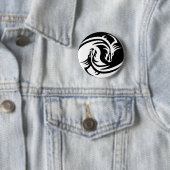 Badge Rond 5 Cm bouton dragons yin yang (En situation)
