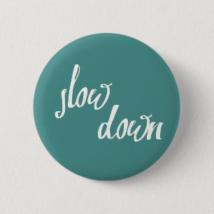 Badge Rond 5 Cm Bouton Flèche vers le bas des expressions de plein