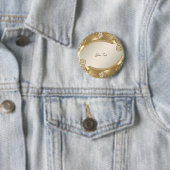 Badge Rond 5 Cm Bouton floral orné doré (En situation)