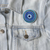 Badge Rond 5 Cm Bouton grec d'oeil mauvais (En situation)