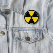 Badge Rond 5 Cm Bouton jaune de symbole de rayonnement (En situation)