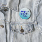 Badge Rond 5 Cm Bouton Joyeux 6 mars (En situation)
