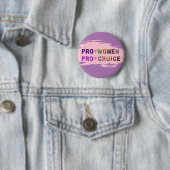Badge Rond 5 Cm Bouton Pro-Choice pour les droits des femmes (En situation)