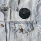 Badge Rond 5 Cm Bouton Rose bleu (En situation)