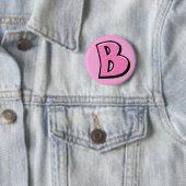 Badge Rond 5 Cm Bouton rose de la lettre B (En situation)