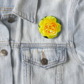 Badge Rond 5 Cm Bouton rose jaune (En situation)