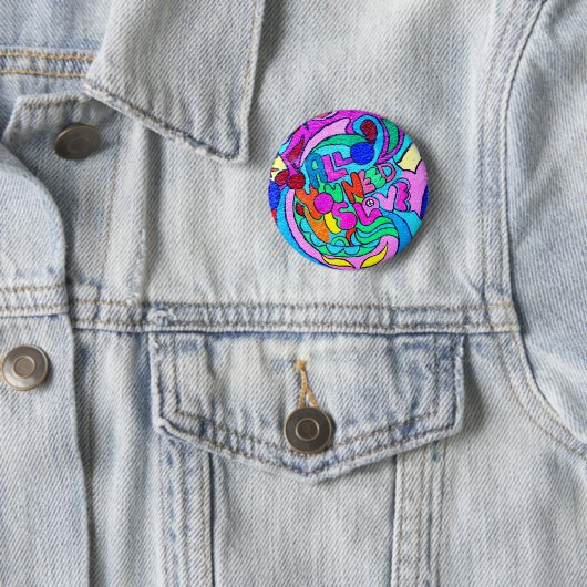 Badge Rond 5 Cm bouton sauvage d'amour de couleurs (En situation)