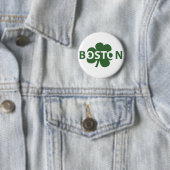 Badge Rond 5 Cm Bouton Shamrock irlandais de Boston (En situation)