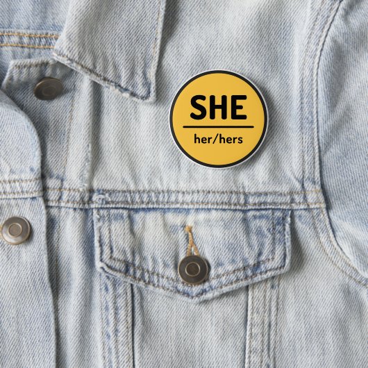 Badge Rond 5 Cm Bouton Son Pronoun - Jaune (En situation)