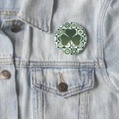 Badge Rond 5 Cm Boutons et insignes irlandais de shamrocks (En situation)