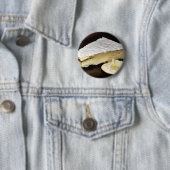 Badge Rond 5 Cm Brie De Meux Cheese (En situation)