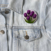Badge Rond 5 Cm Broche de tulipe violette (En situation)