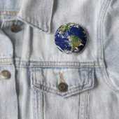 Badge Rond 5 Cm Broche Planète Terre (En situation)